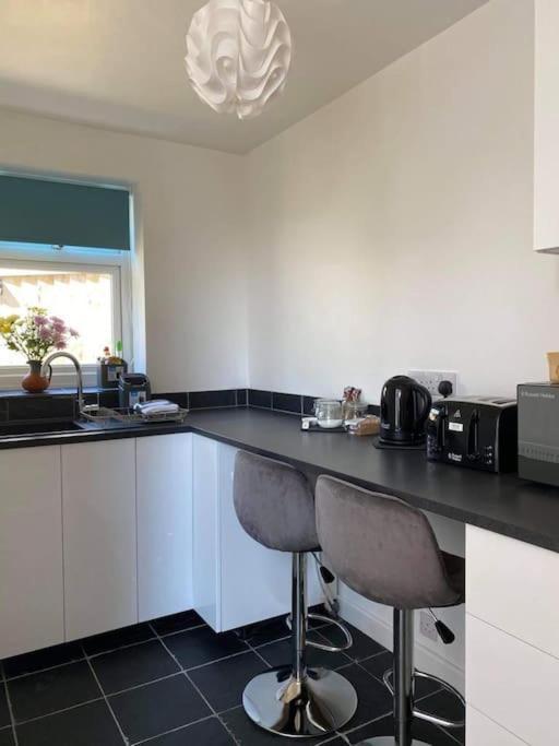 Dingley Dell - Superb Location For Truro In Private Accommodation Perranwell Экстерьер фото