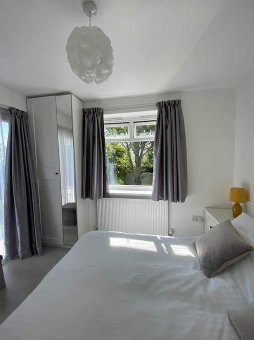 Dingley Dell - Superb Location For Truro In Private Accommodation Perranwell Экстерьер фото
